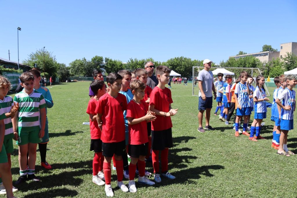 Costin Enache, ACS Unirea Dobroești: Grupa 2013–2014 – o echipă unită prin valori comune 7 Costin Enache, ACS Unirea Dobroești: Grupa 2013–2014 – o echipă unită prin valori comune