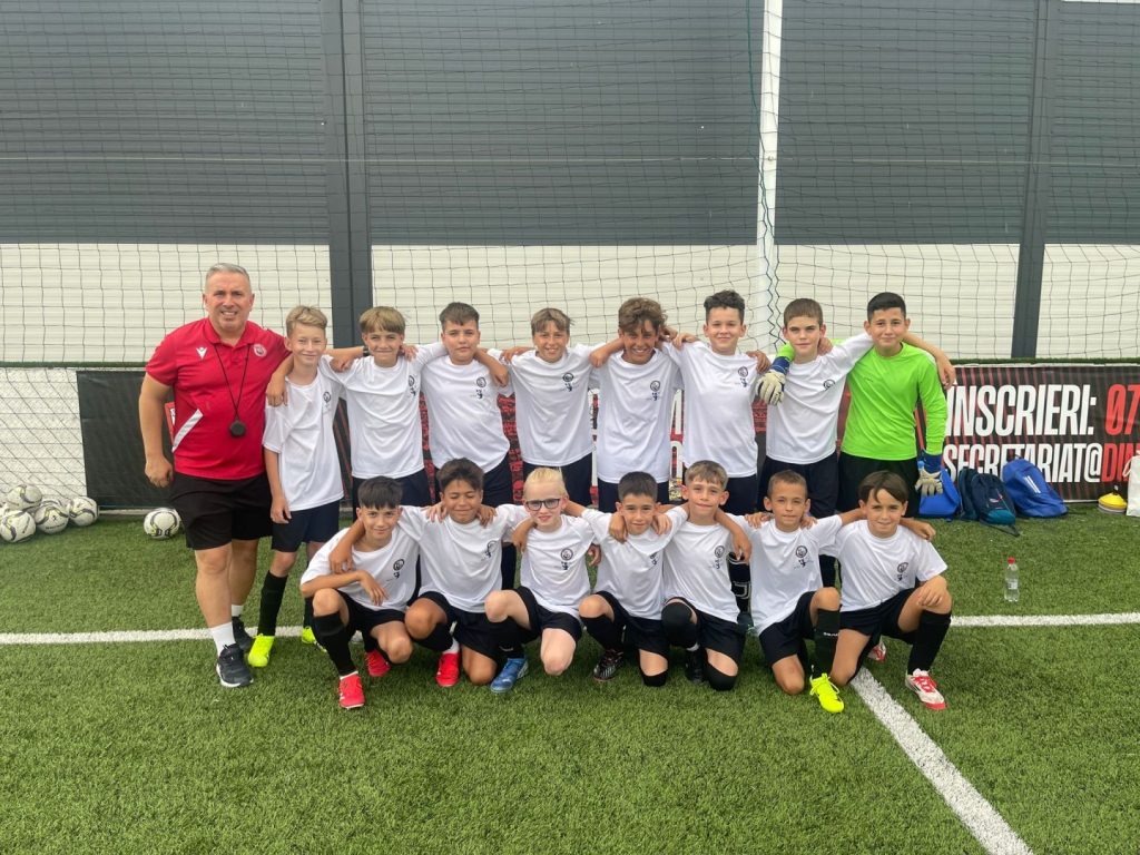 Mai mult decât un antrenor: Costin Enache și legătura emoțională cu fiecare copil din grupa 2013–2014